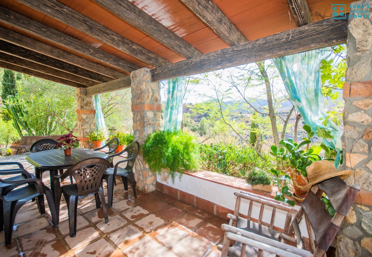 Terrace of this rural house in Guaro