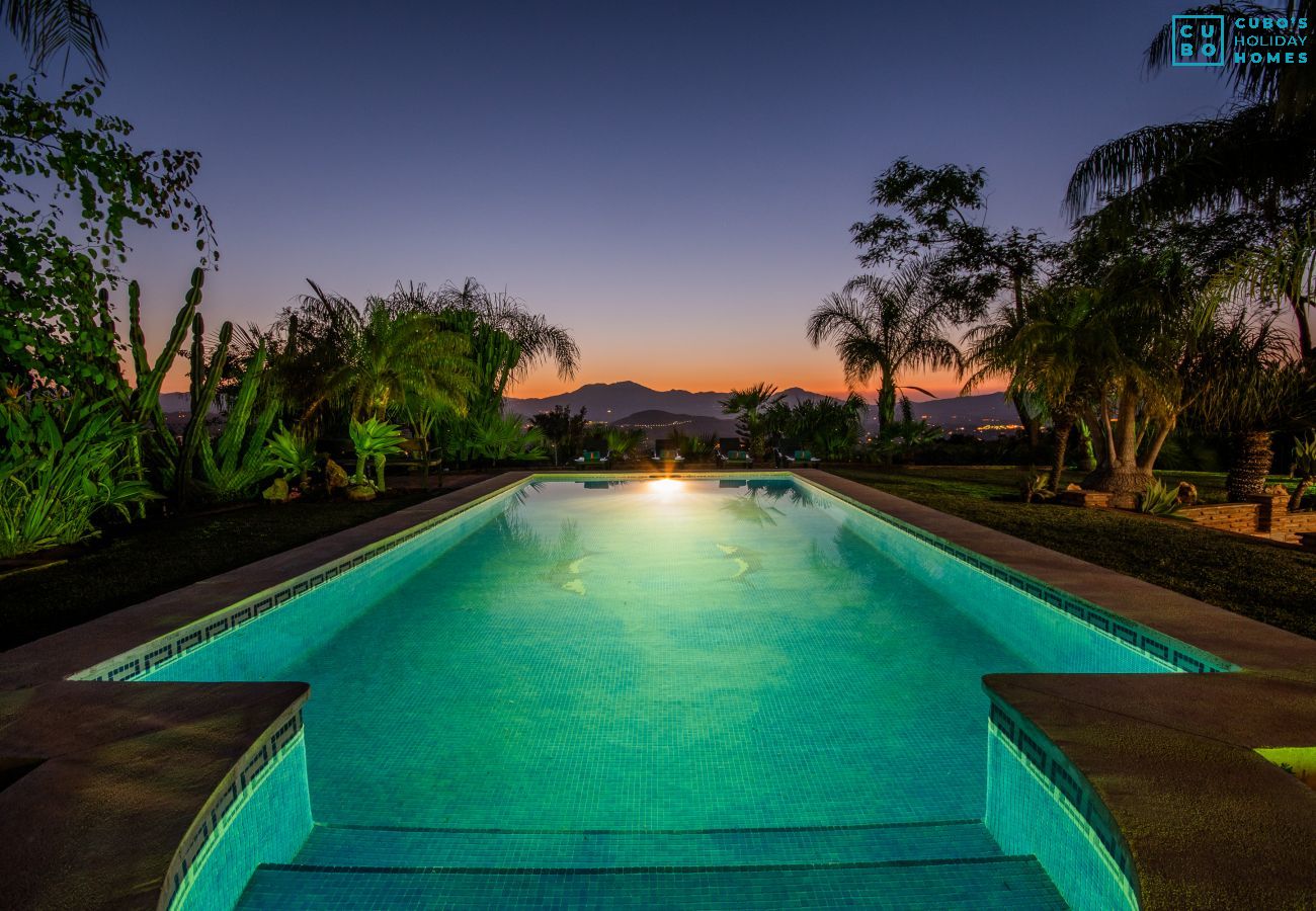 Private pool of this Finca in Alhaurín el Grande