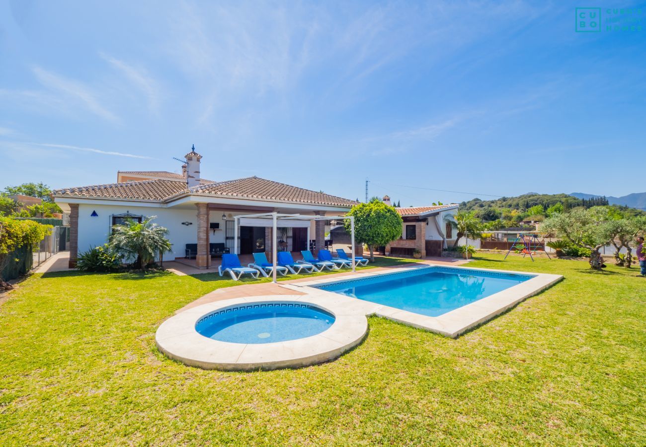 General view of garden with private pool of rural accommodation in Coín.
