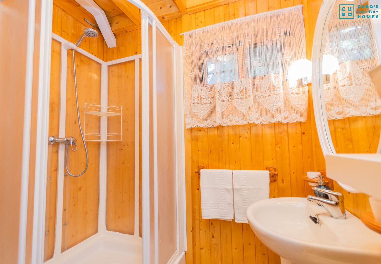 Bathroom of this wooden house in Alhaurín el Grande