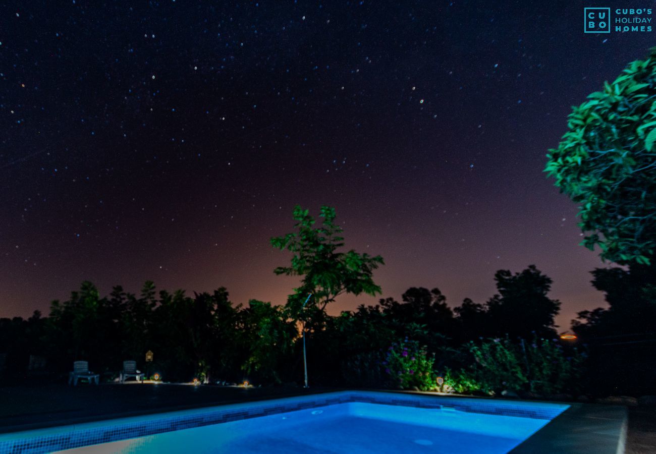 Piscina de esta casa rural en Coín