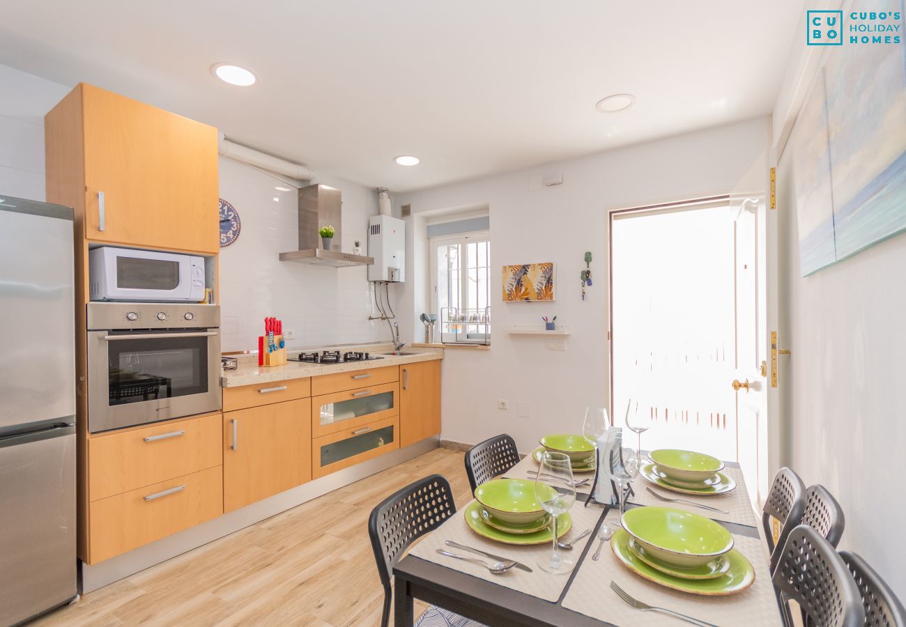 Kitchen of this apartment in Rincón de la Victoria