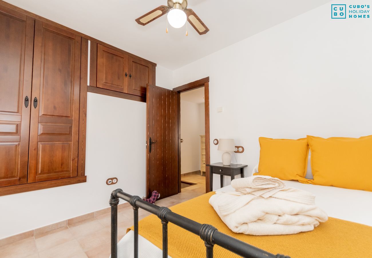 Bedroom of this house with fireplace in El Torcal