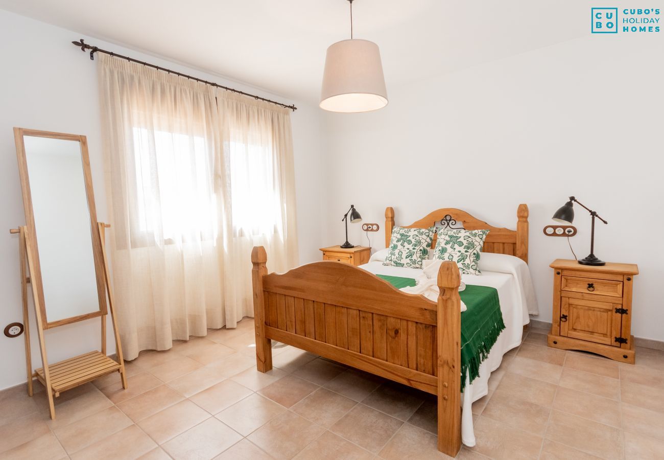 Bedroom of this house with fireplace in El Torcal
