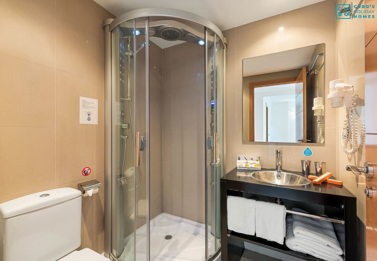 Bathroom of this apartment in Marbella