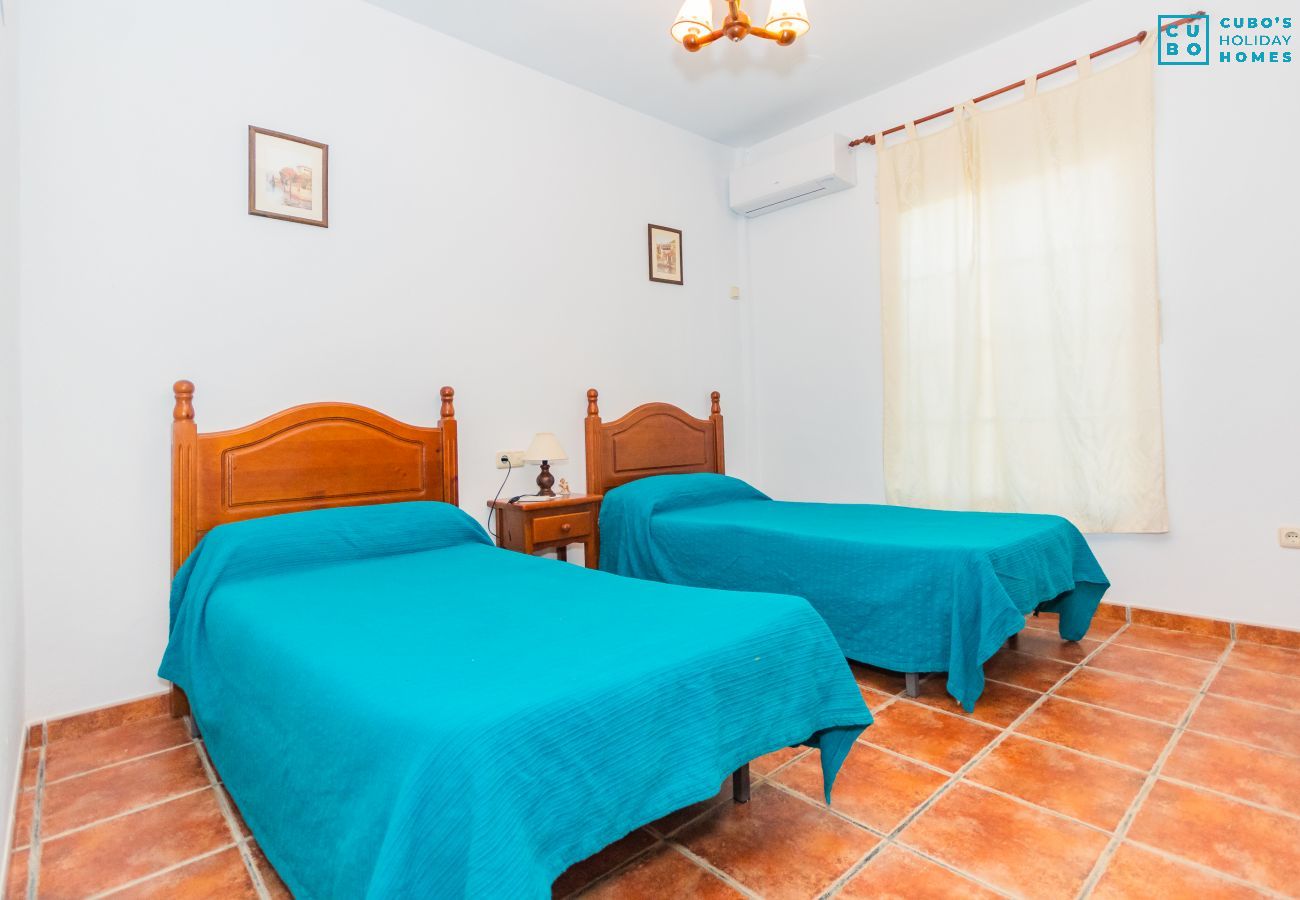 Bedroom of this house with fireplace in Coín