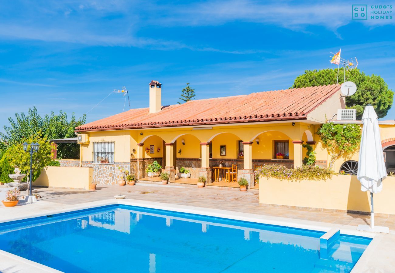 Private pool of this Finca in Alhaurín de la Torre