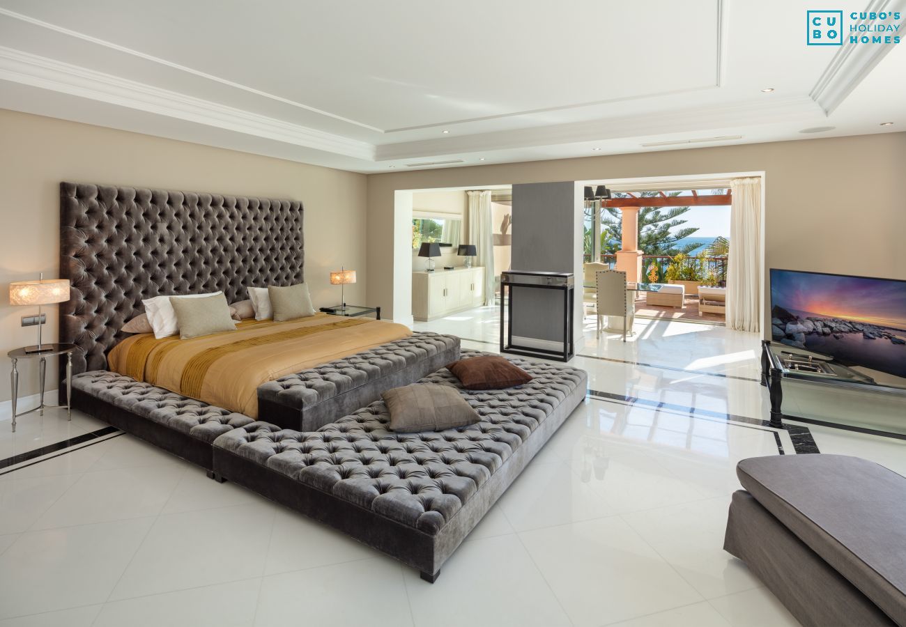 Apartment in Marbella - Cubo's Luxury Beach Front Duplex Puerto Banus