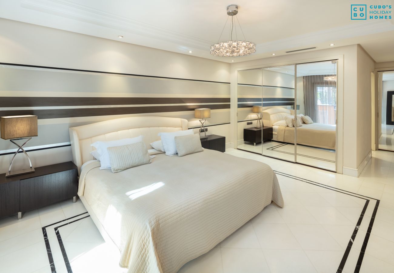 Apartment in Marbella - Cubo's Luxury Beach Front Duplex Puerto Banus