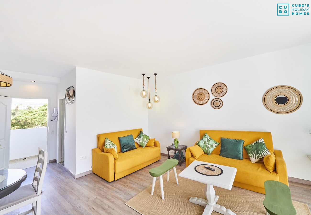 Living room of this apartment in Calahonda