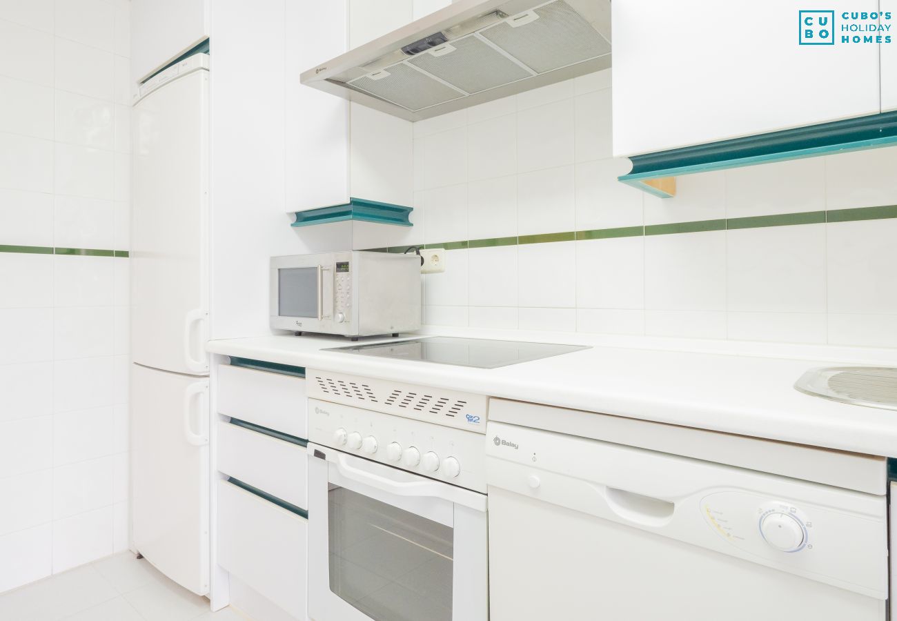 Kitchen of this apartment in Los Naranjos (Marbella)