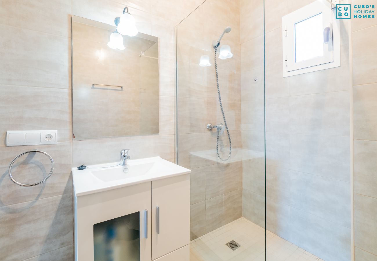 Bathroom of this rural house in Alhaurín el Grande
