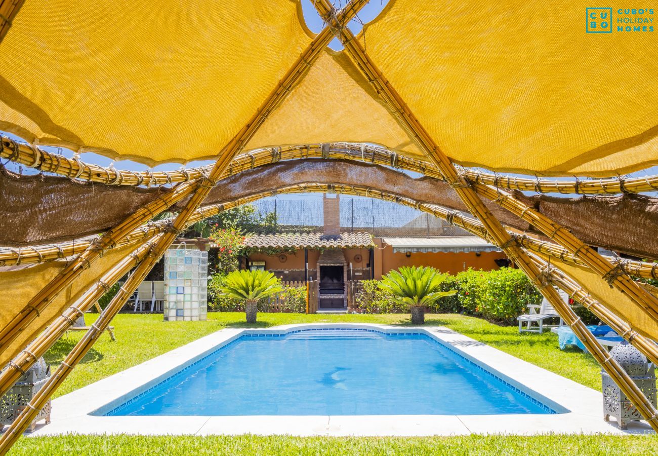 Private swimming pool and garden in Villa Lula de Cartama