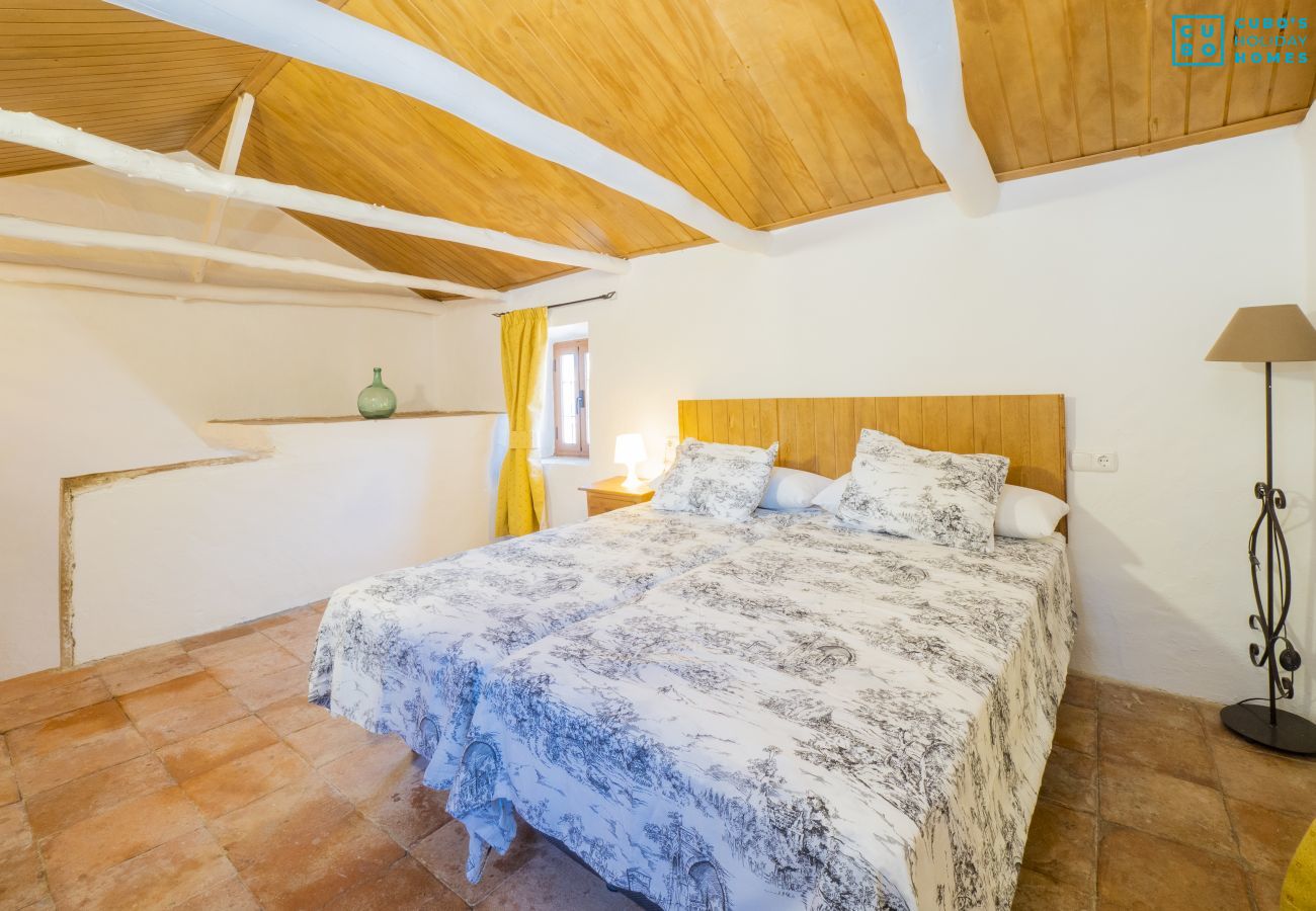 Bedroom of this farm in Coín