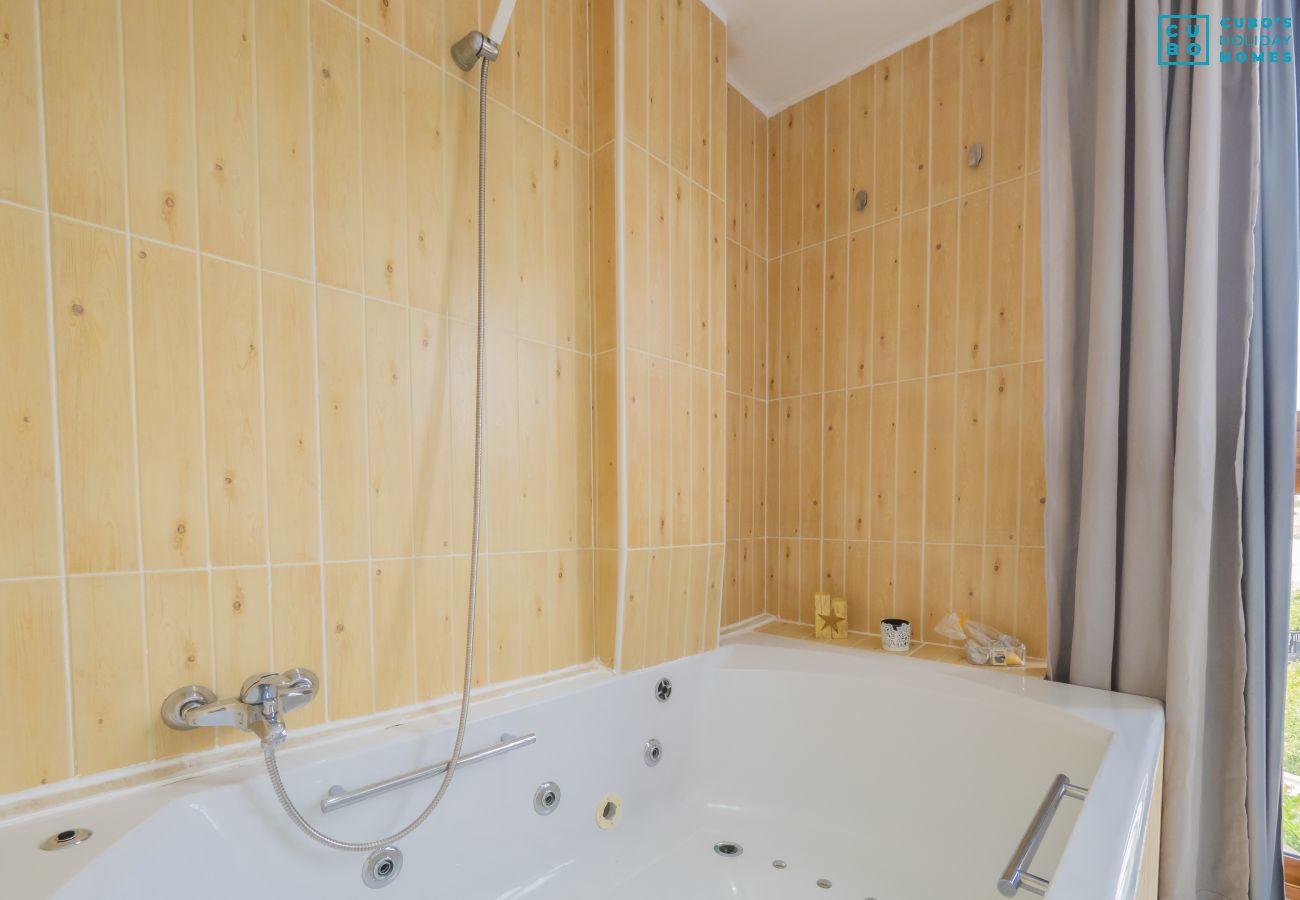 Bathroom of this rural house in Álora, near the Caminito del Rey