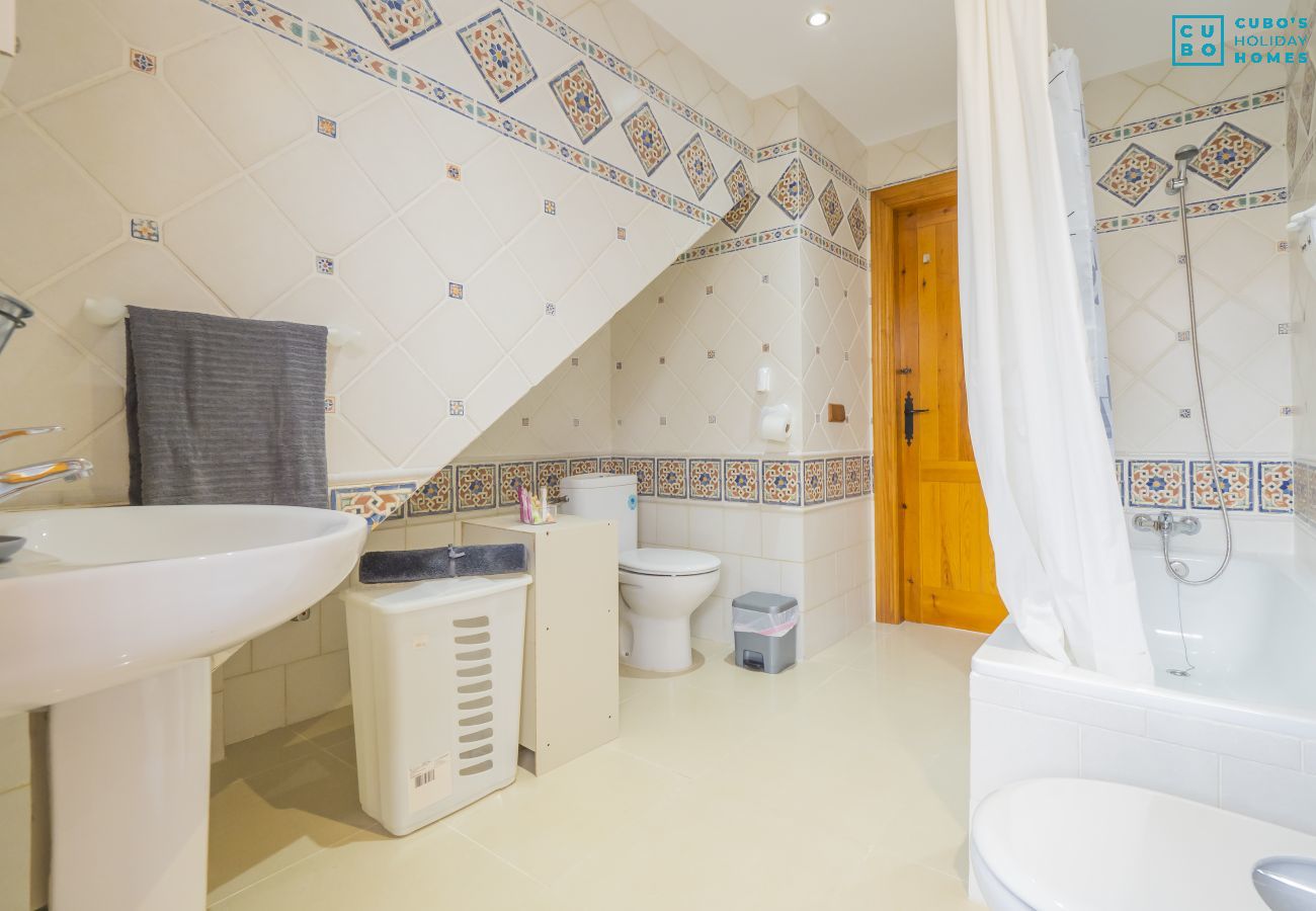 Bathroom of this rural house in Álora, near the Caminito del Rey
