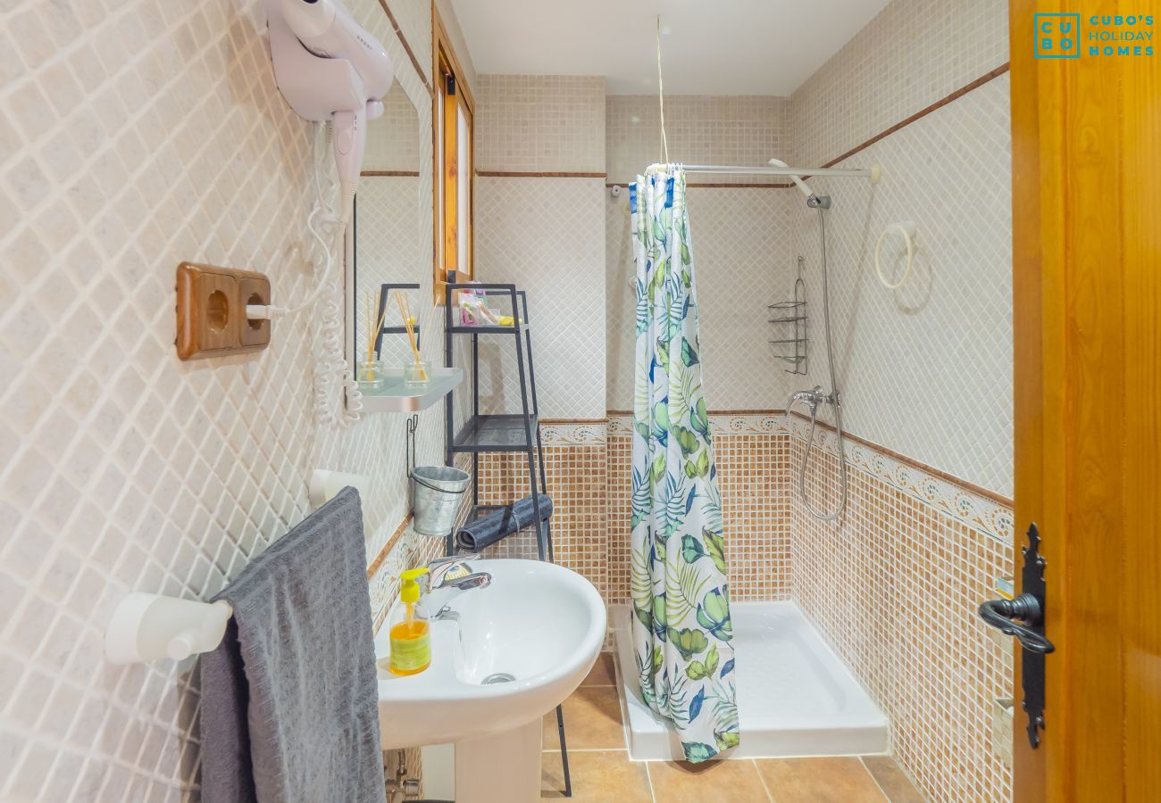 Bathroom of this rural house in Álora, near the Caminito del Rey