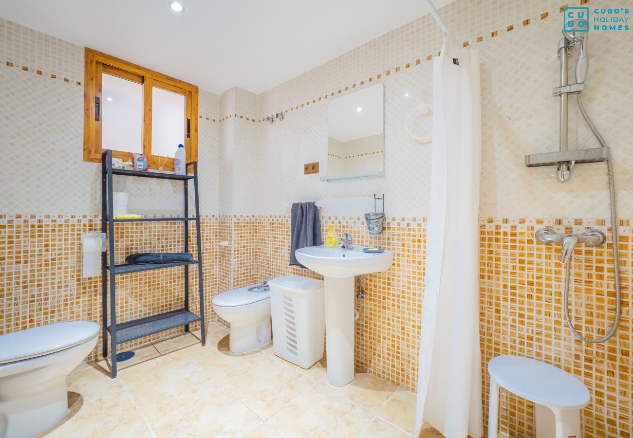 Enjoy a bath in this rural house in Álora, near the Caminito del Rey