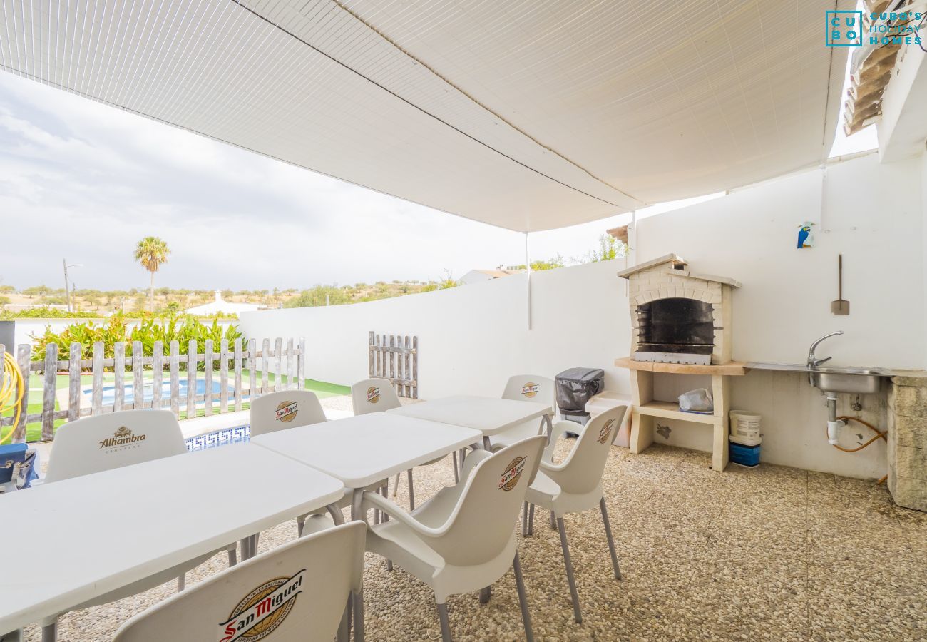 Terrace of this rural house in Álora, near the Caminito del Rey