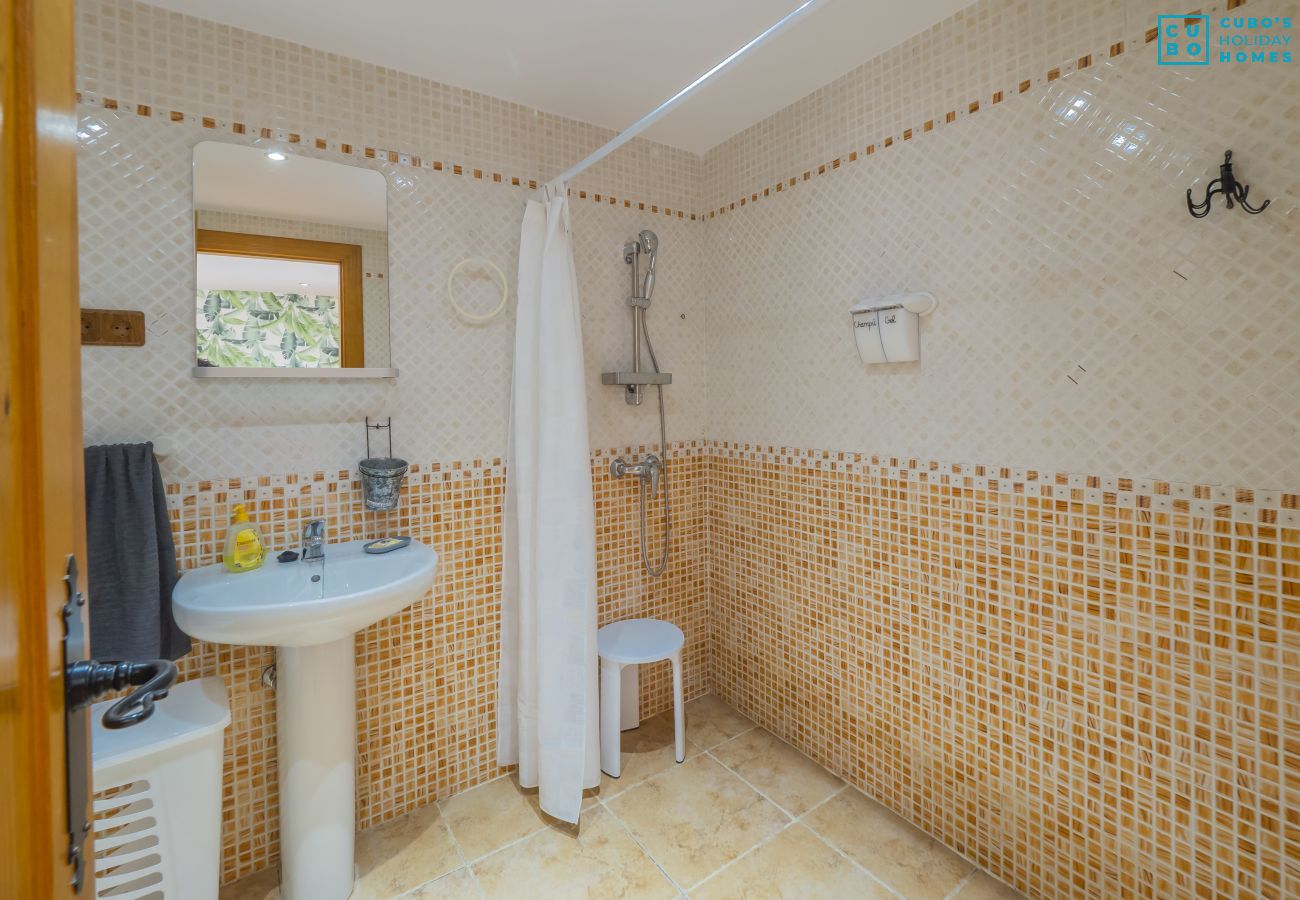 Bathroom of this rural house in Álora, near the Caminito del Rey