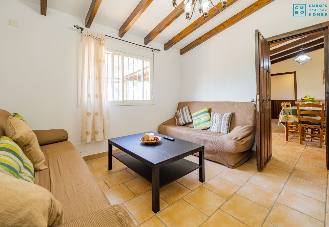 Living room of this rural house in Pizarra