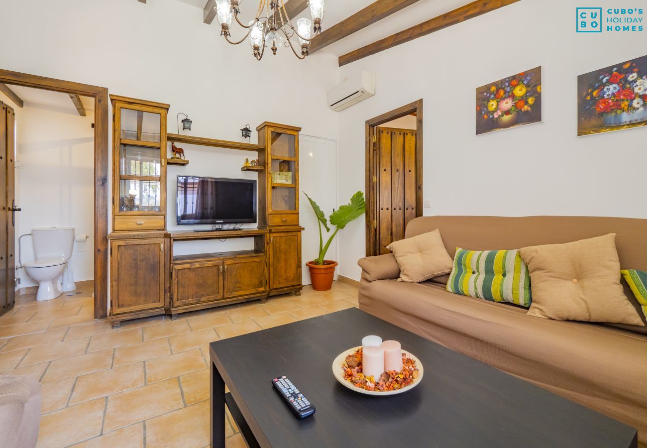 Living room of this rural house in Pizarra