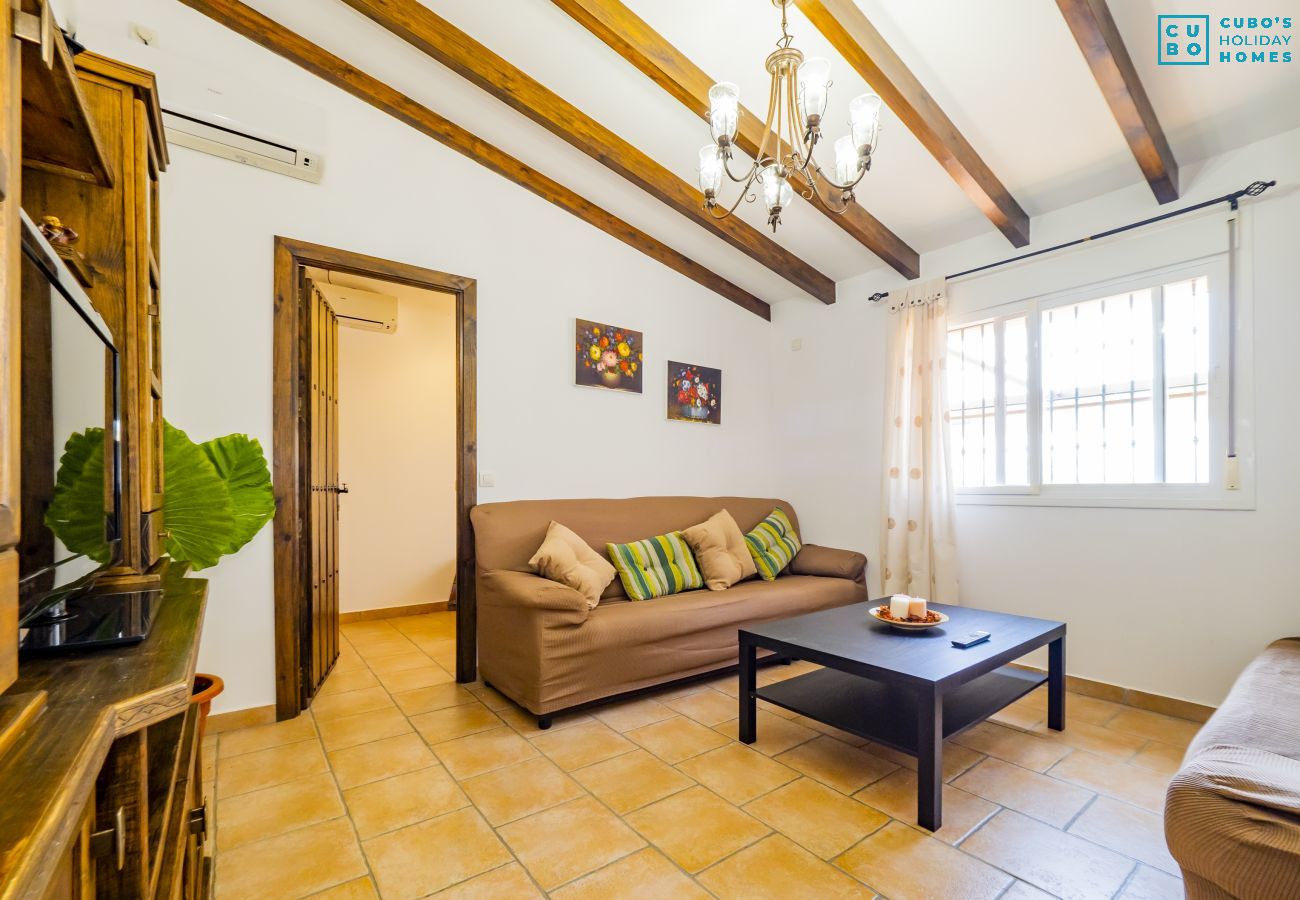 Living room of this rural house in Pizarra