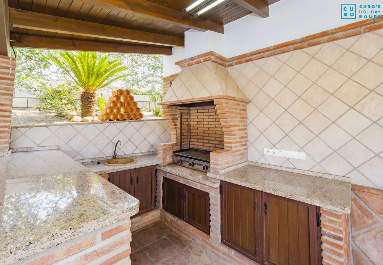 Terrace of this rural house in Pizarra