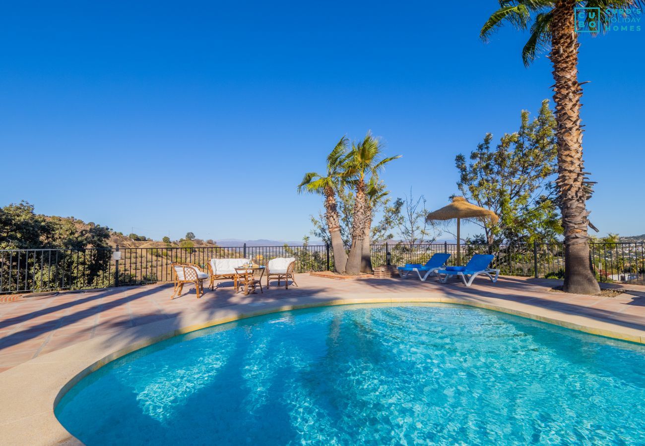 Private pool of this Finca in Alhaurín el Grande