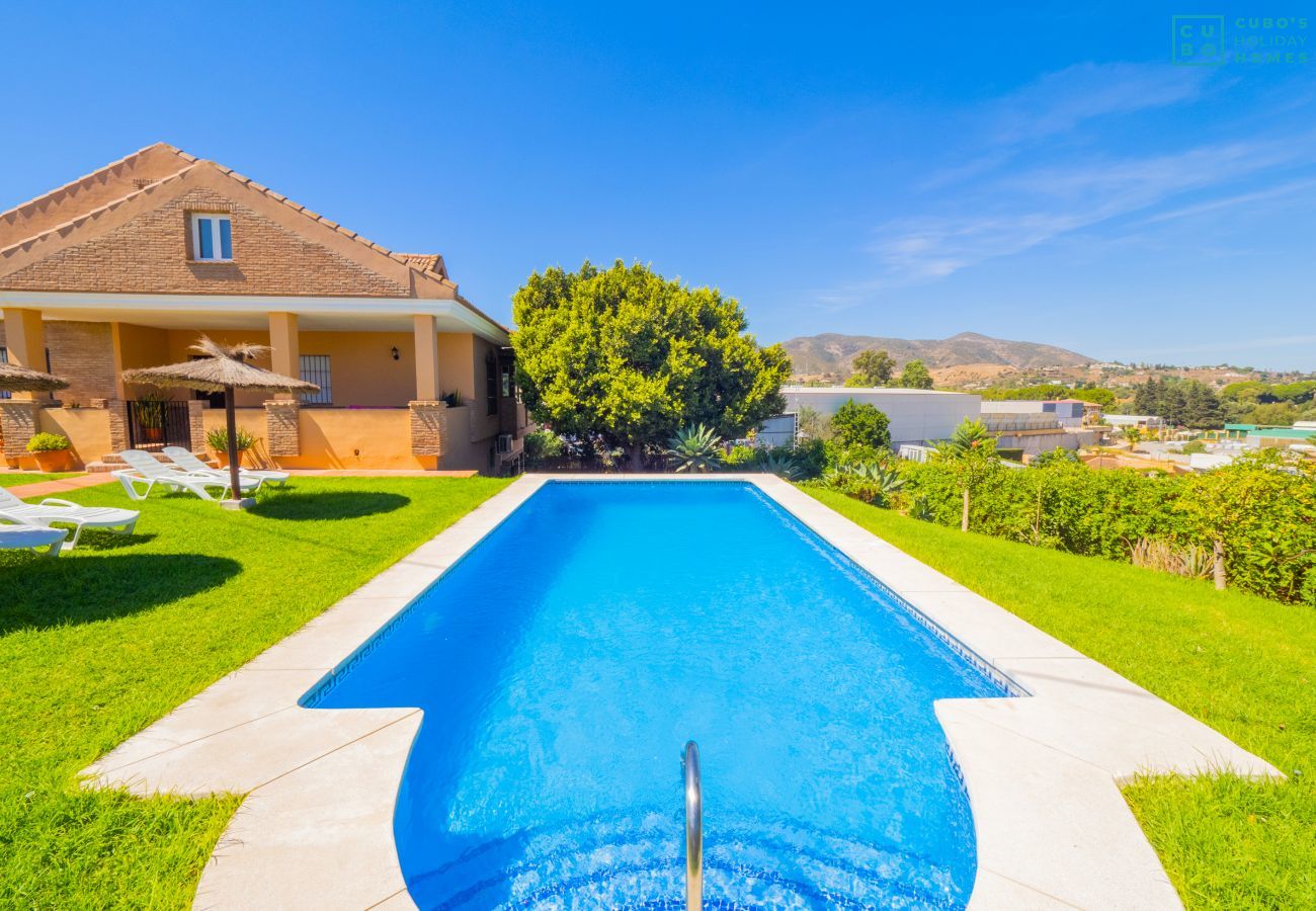 Villa in Alhaurin de la Torre - Cubo's Villa Plumaria de Alhaurín