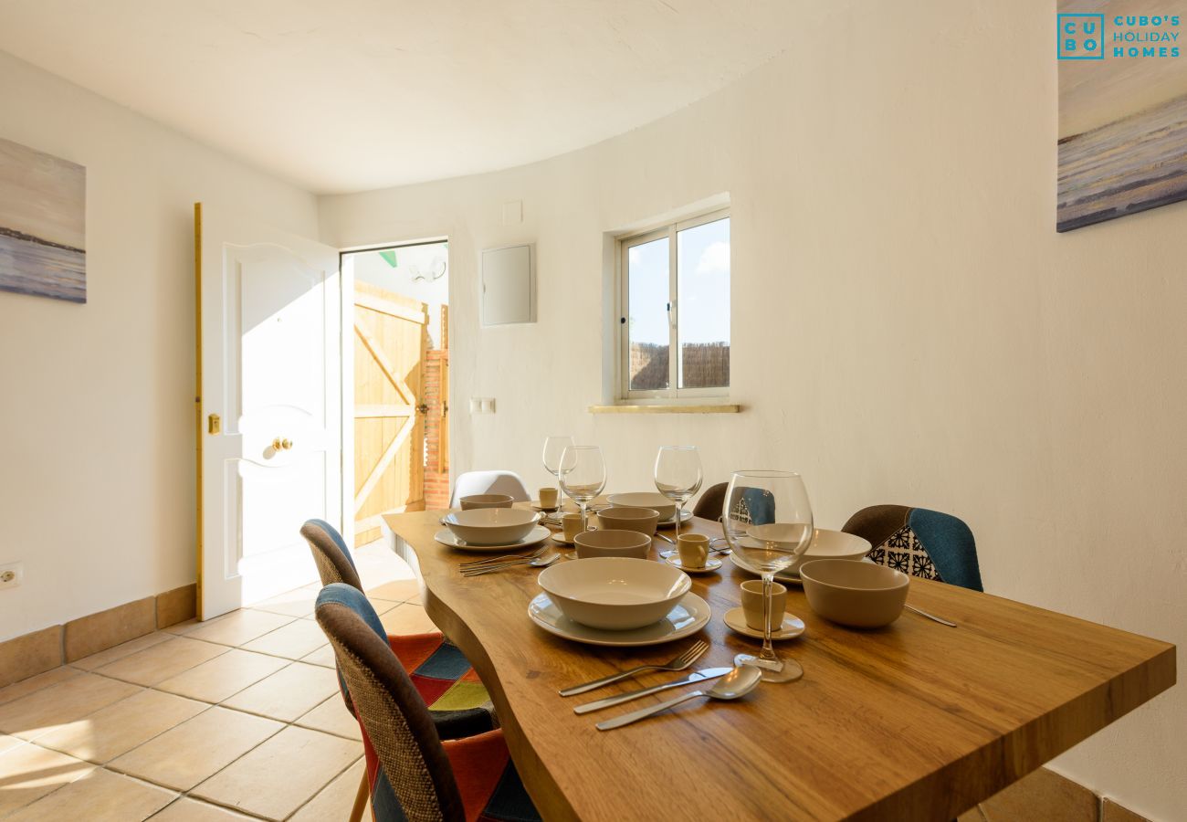 Dining room of this rural house in Cártama