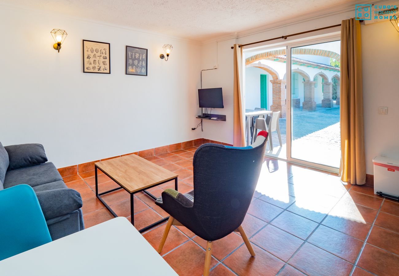 Living room of this studio in Cártama