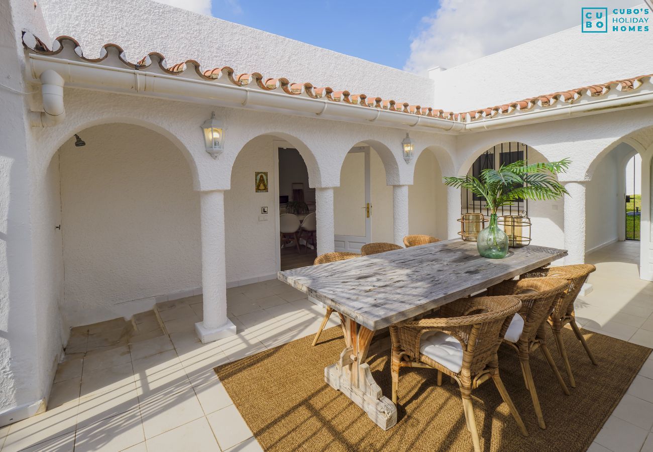 Chalet in Marbella - Cubo's Beach House Marbella Sun .