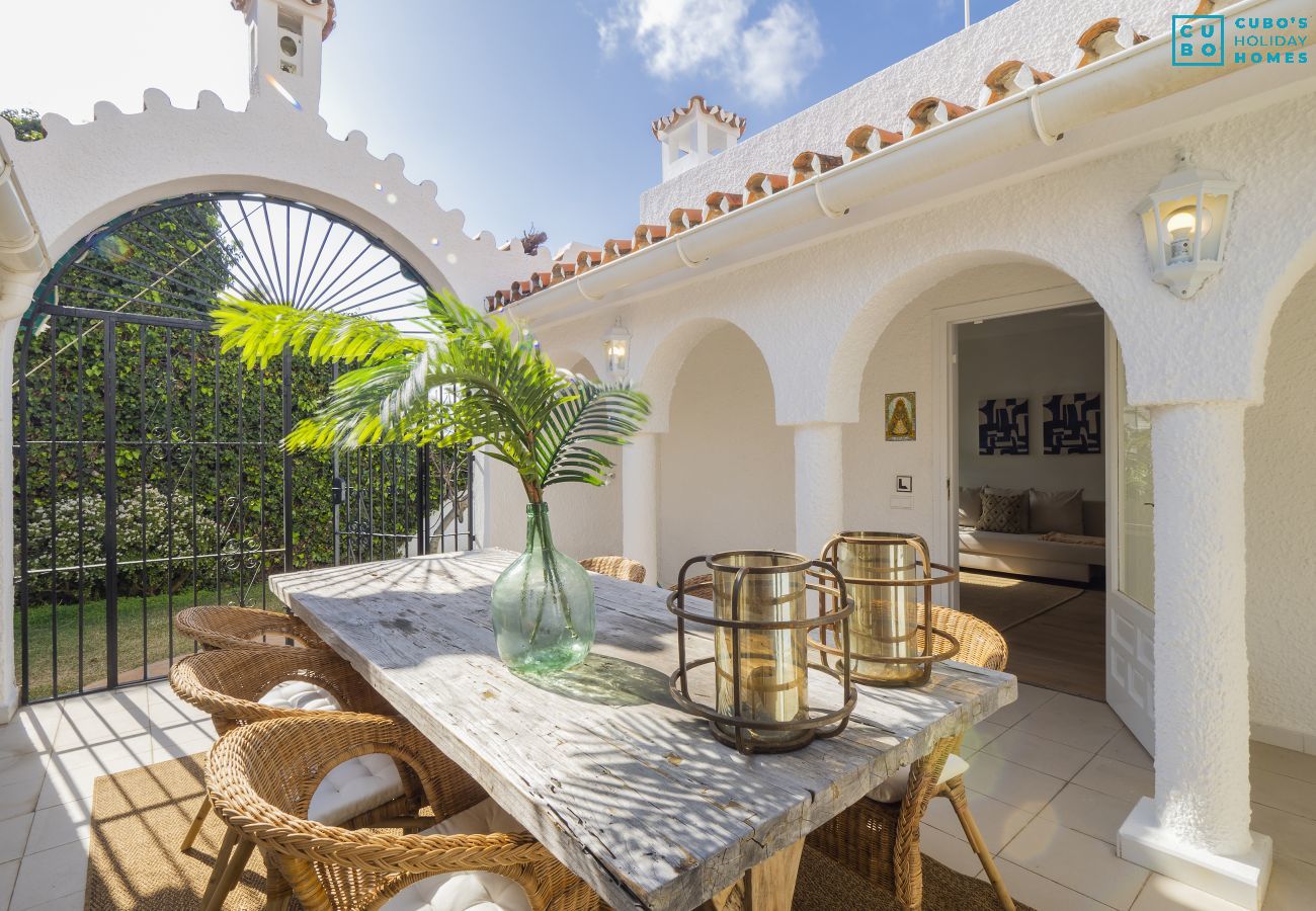 Chalet in Marbella - Cubo's Beach House Marbella Sun .