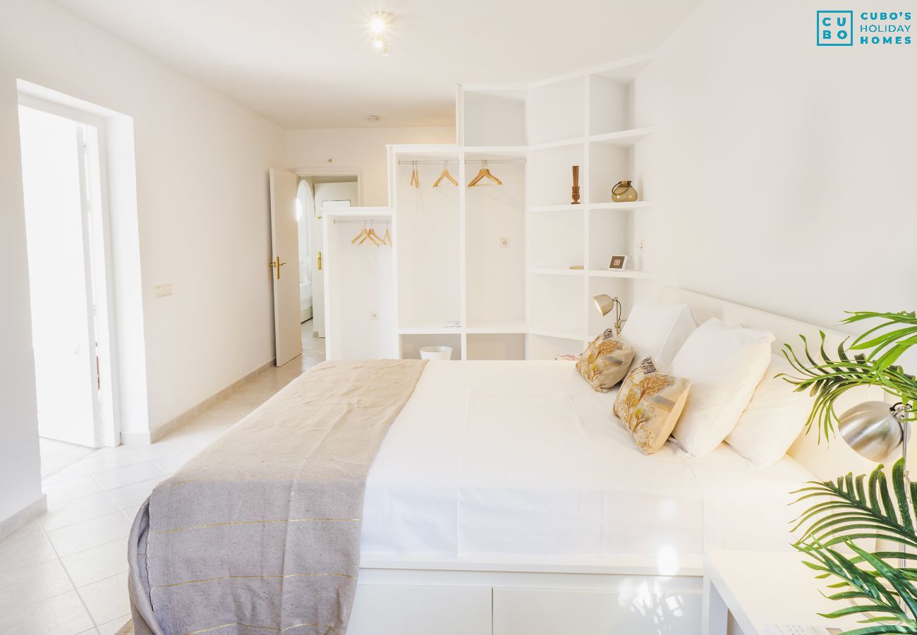 Chalet in Marbella - Cubo's Beach House Marbella Sun .