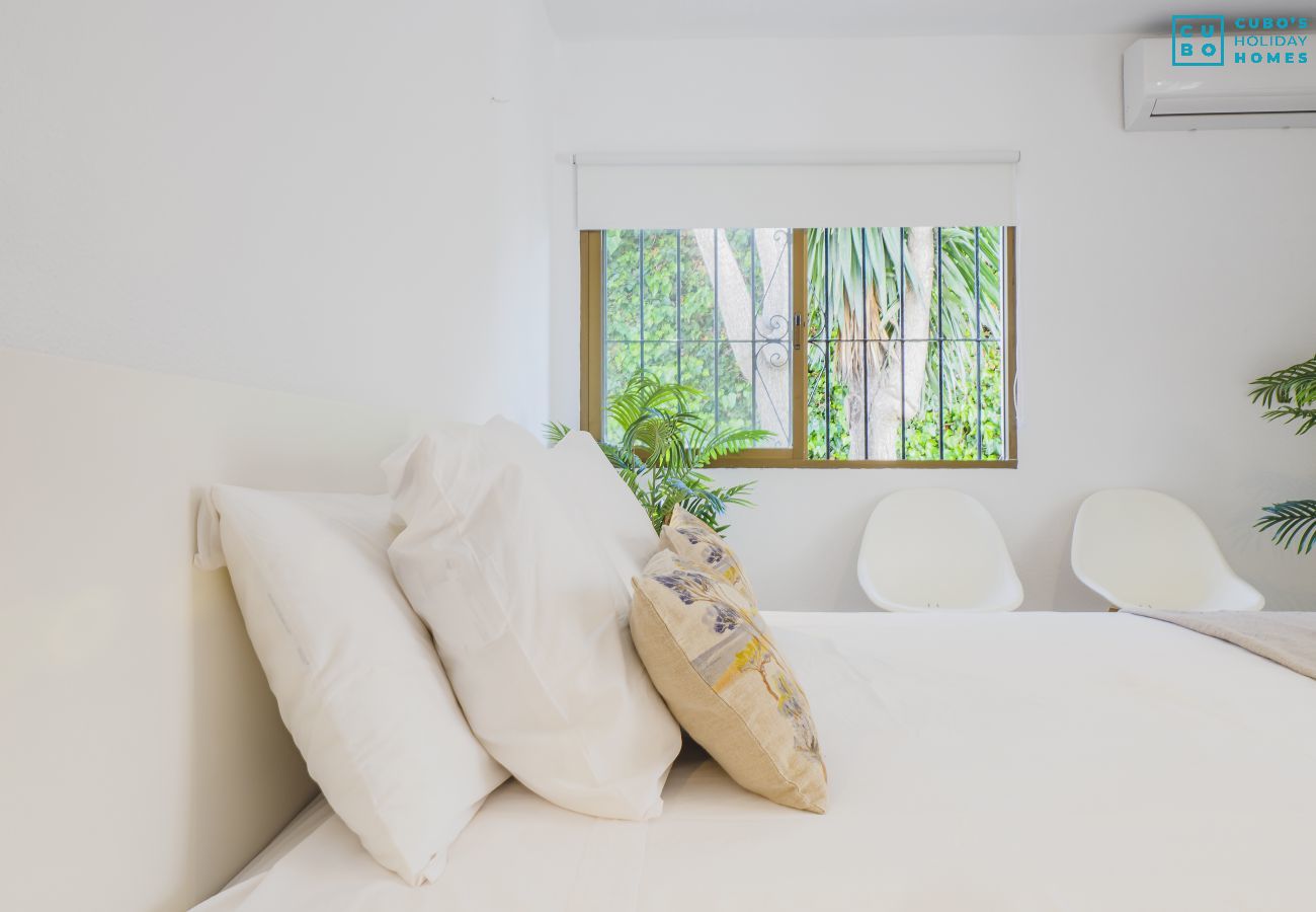 Chalet in Marbella - Cubo's Beach House Marbella Sun .