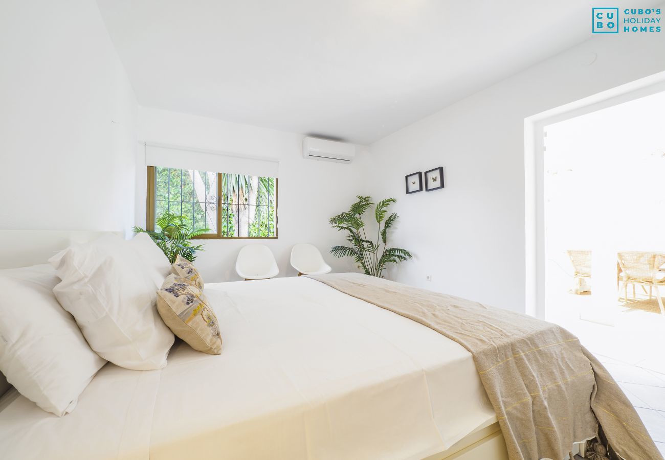 Chalet in Marbella - Cubo's Beach House Marbella Sun .