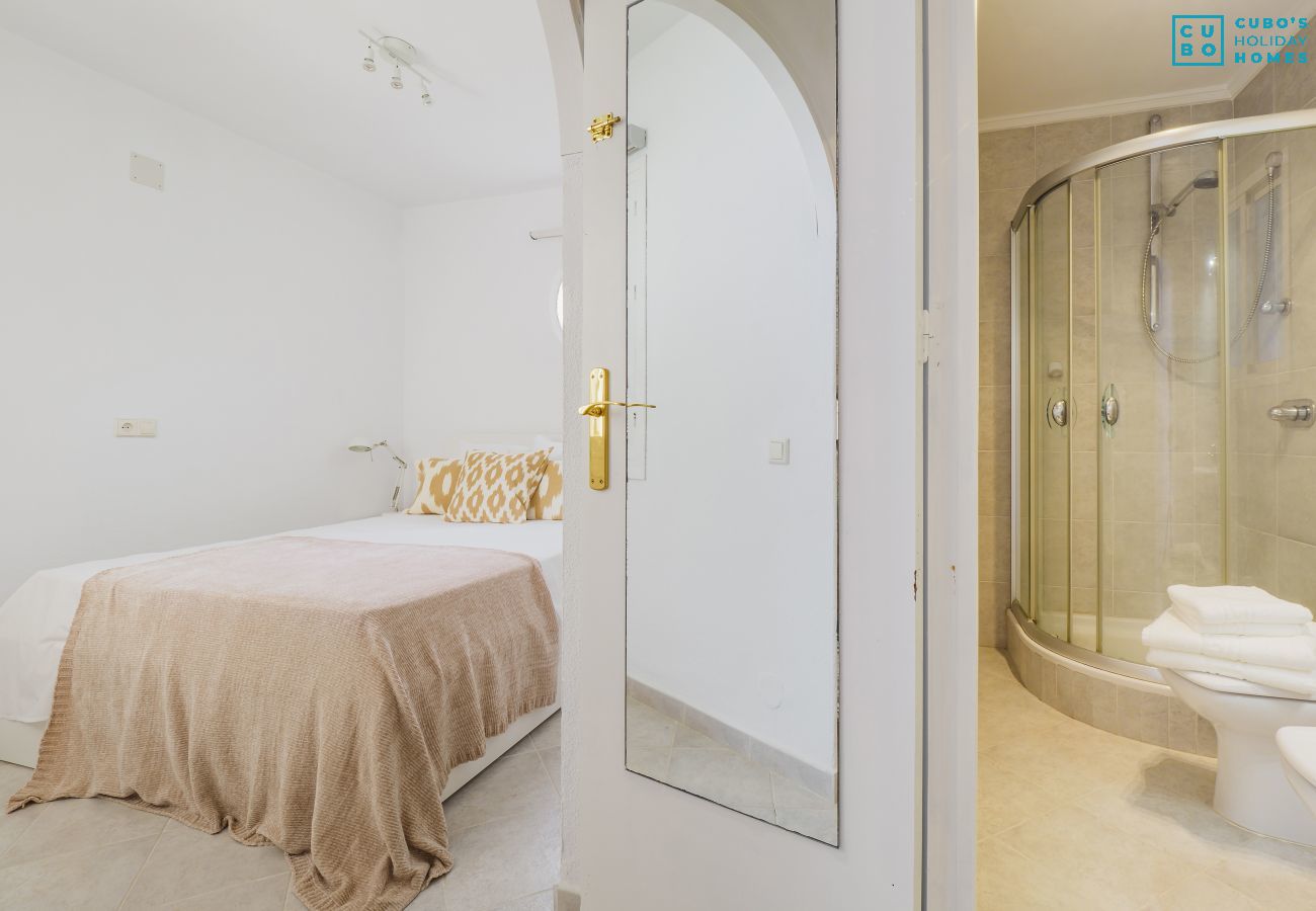 Chalet in Marbella - Cubo's Beach House Marbella Sun .