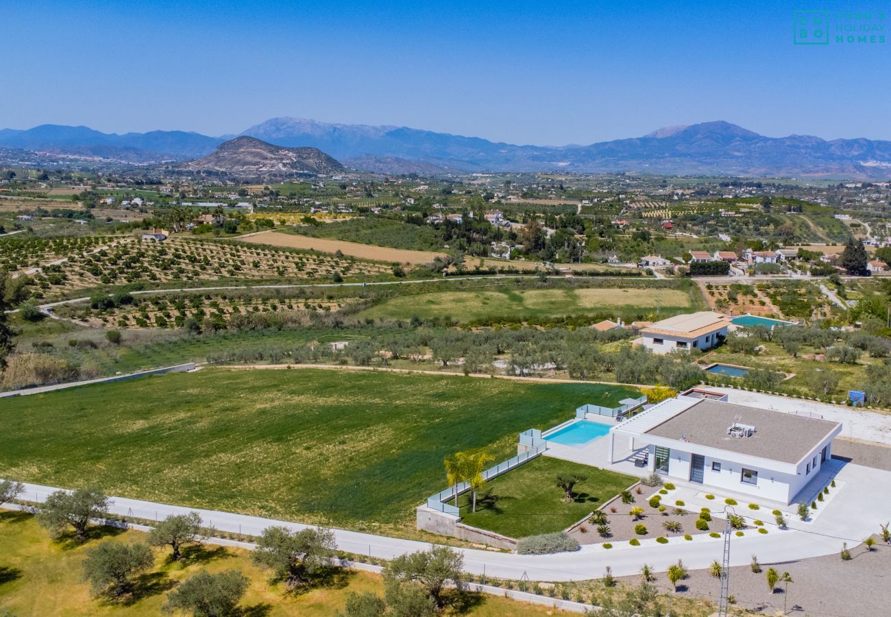 Villa in Alhaurín el Grande - Cubo's Los Javieles Infinity View Pool