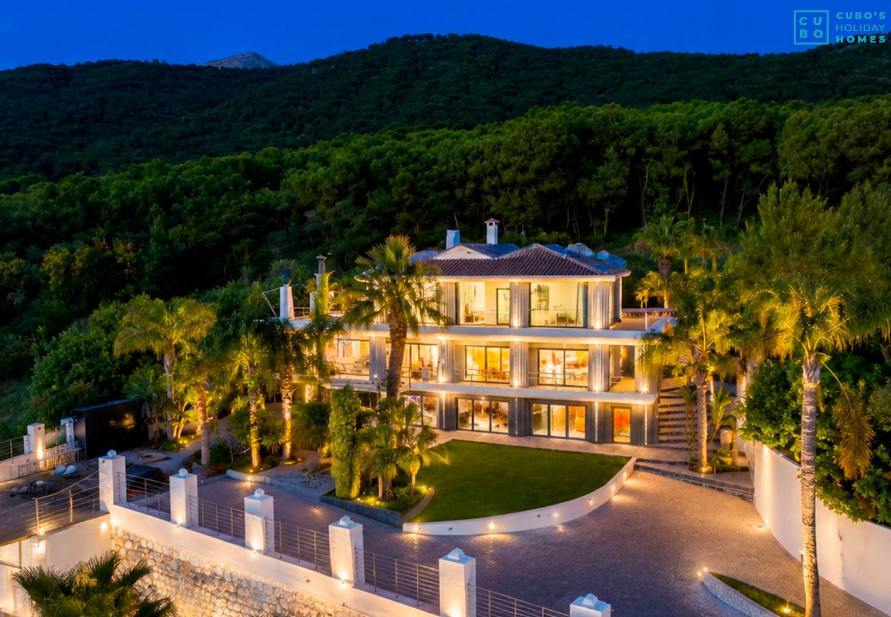 Luxury villa with pool in Alhaurín