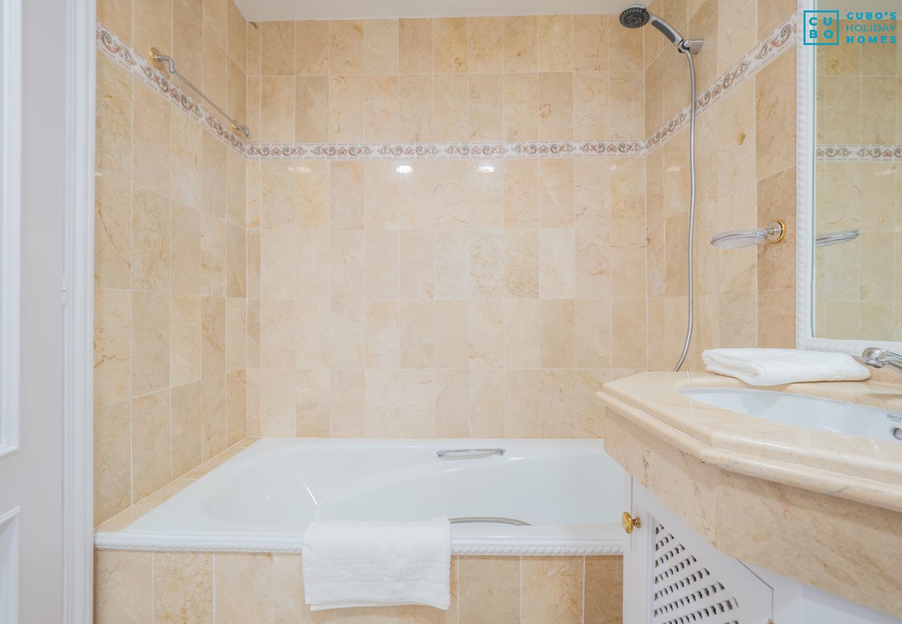 Apartment in Marbella - Cubo's Marbella Costa del Sol Parking Incluido