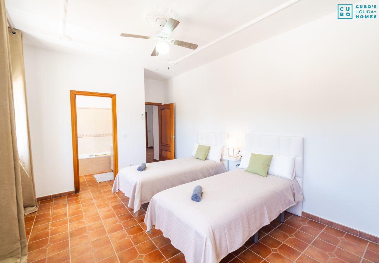 Villa in Alhaurin de la Torre - Cubo's Villa Blanca Alhaurin