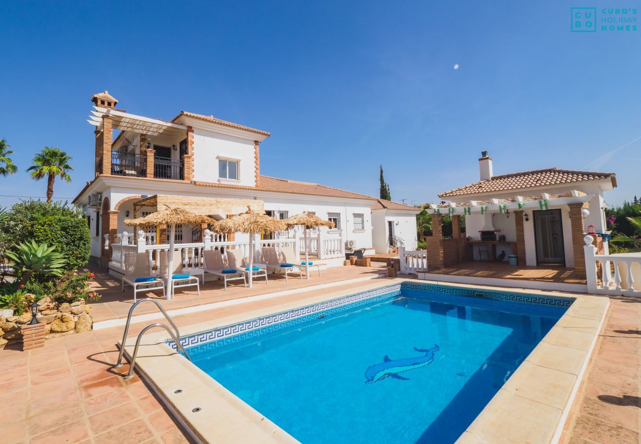 View of the pool and exteriors of Villa Blanca de Cubo's