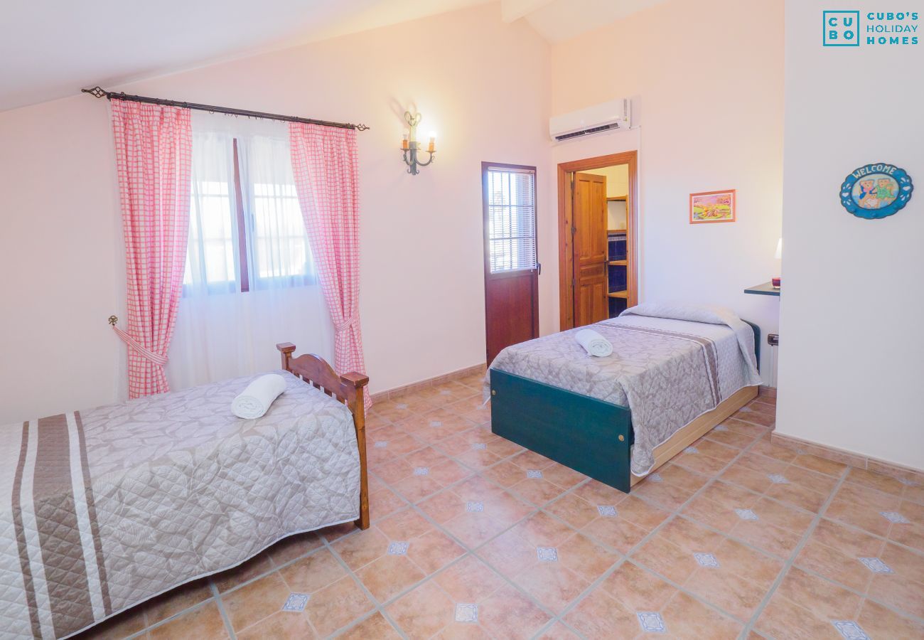 Cottage in Alhaurín el Grande - Cubo's Villa Ainhoa