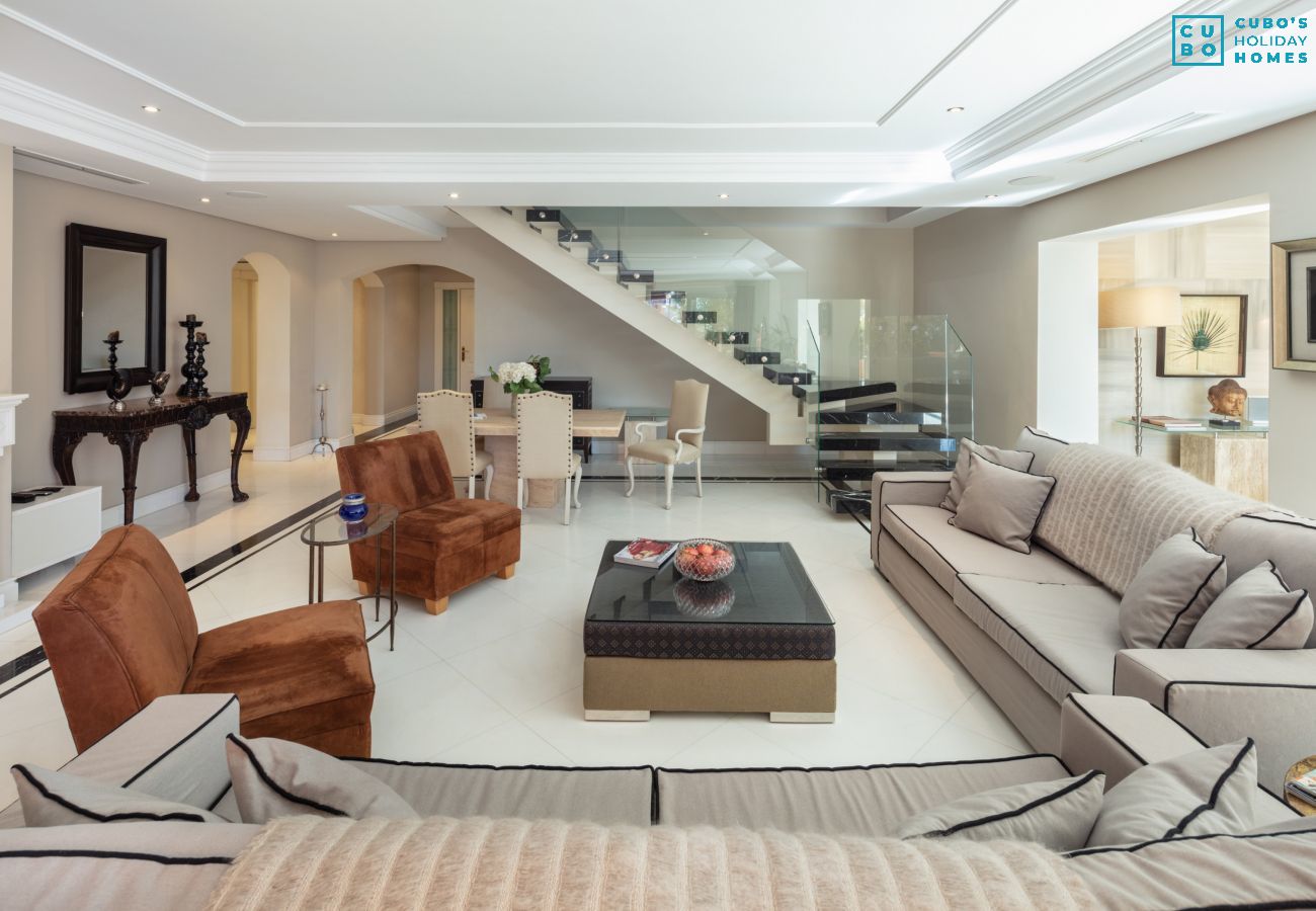 Apartment in Nueva andalucia - Cubo's Luxury Beach Banus with Jacuzzi