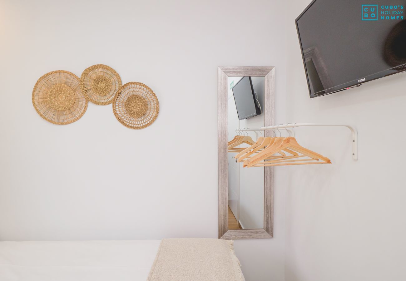 Rent by room in Torre de Benagalbon - Cubo's Hostal William's Sunny 5 with Breakfast