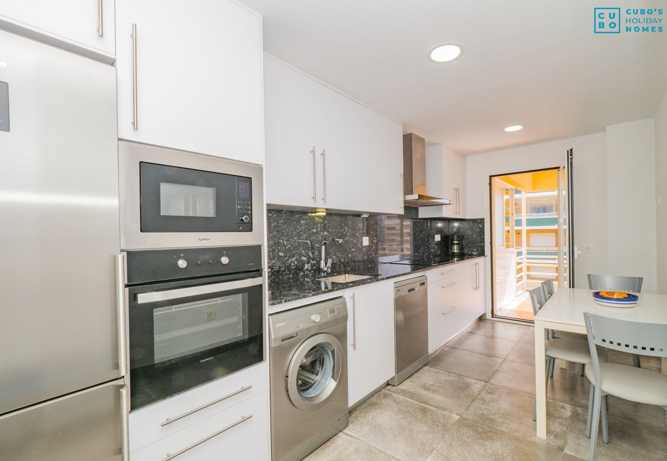 Apartment in Fuengirola - Cubo's Beach Side Flat & Free Parking