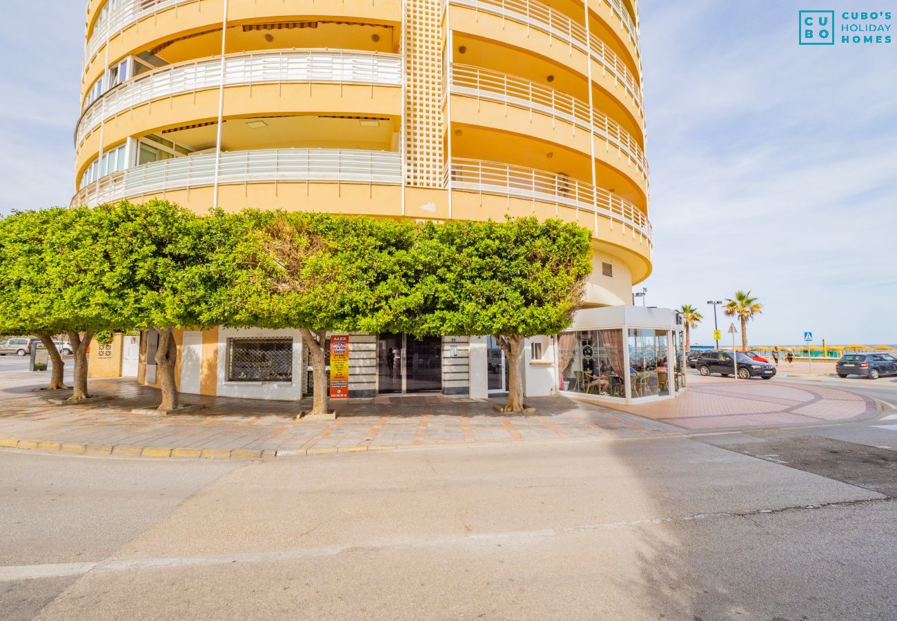 Apartment in Fuengirola - Cubo's Beach Side Flat & Free Parking