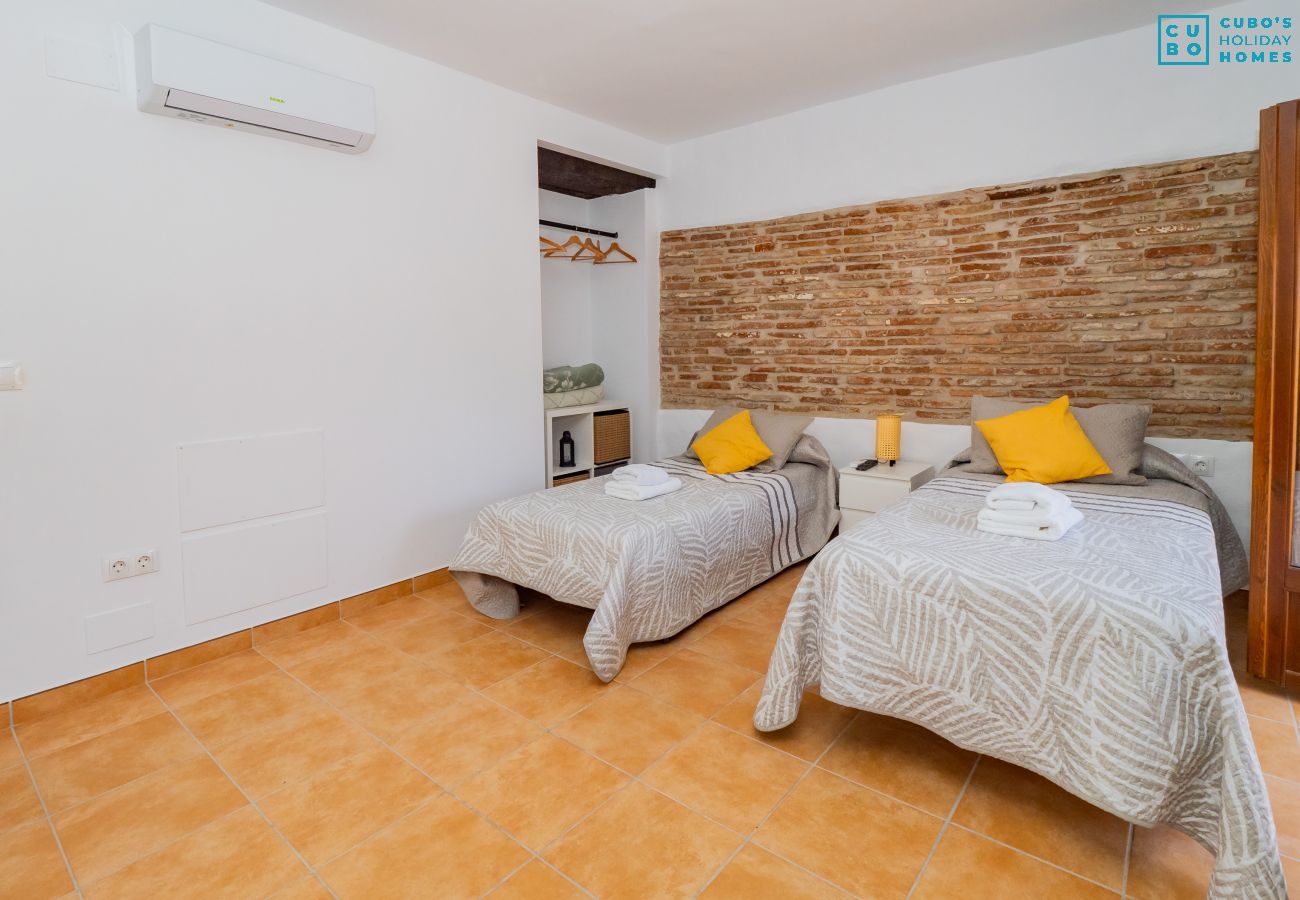 Rent by room in Cártama - Cubo's La Casa del Arco Room Granada