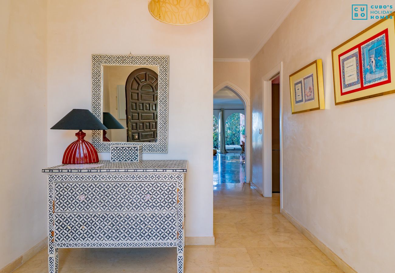 Villa in Mijas Costa - Cubo's Beachfront Villa Khayyam